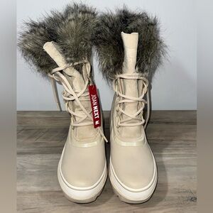 Sorel Cream/Tan Waterproof Winter Boots with Fur Trim size 8, only worn once